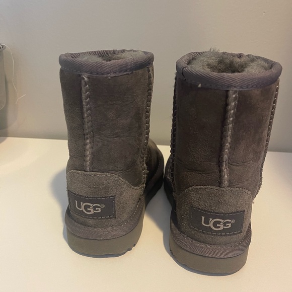 Toddler UGG Classic Short Gray Boots 7c - Picture 8 of 8